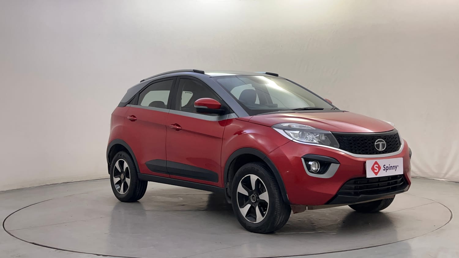 Used 2017 Tata Nexon XZ Plus Diesel Dual Tone Diesel Manual exterior RIGHT FRONT CORNER VIEW