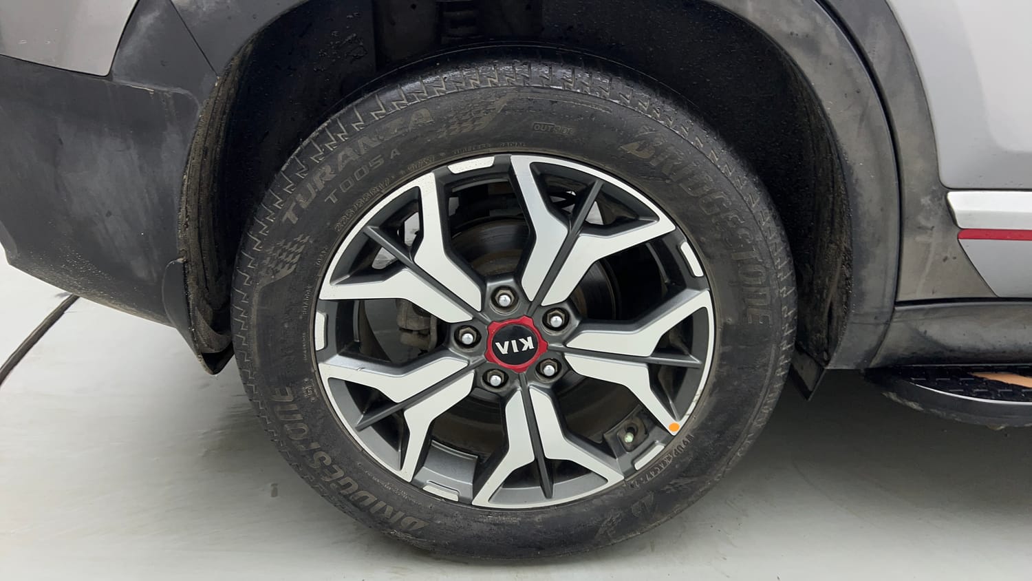 Used 2020 kia Seltos GTX Plus DCT 1.4 Petrol Automatic tyres RIGHT REAR TYRE RIM VIEW