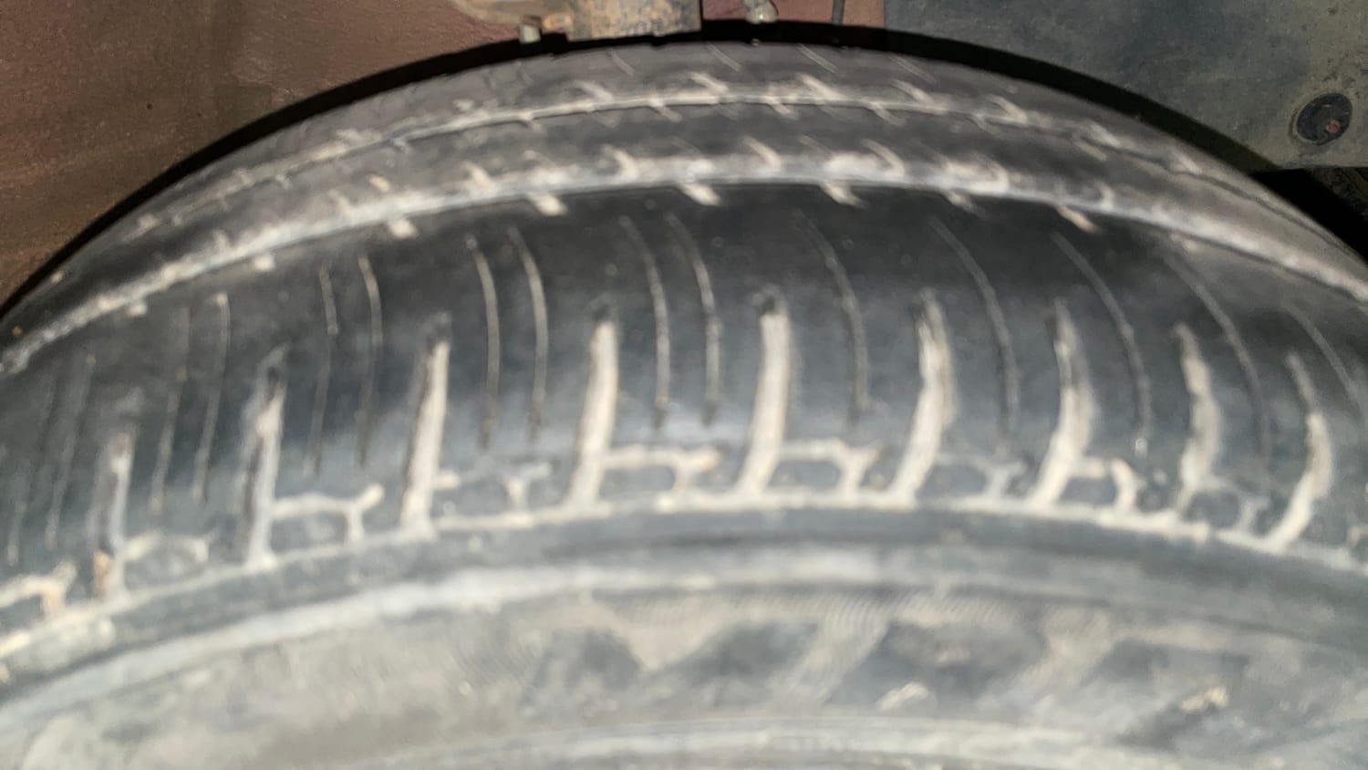 Used 2016 Mahindra KUV100 K4 6 STR Petrol Manual tyres RIGHT FRONT TYRE TREAD VIEW