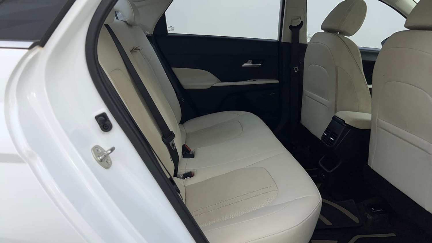 Used 2024 Hyundai Verna SX (O)1.5 Petrol MT Petrol Manual interior RIGHT SIDE REAR DOOR CABIN VIEW