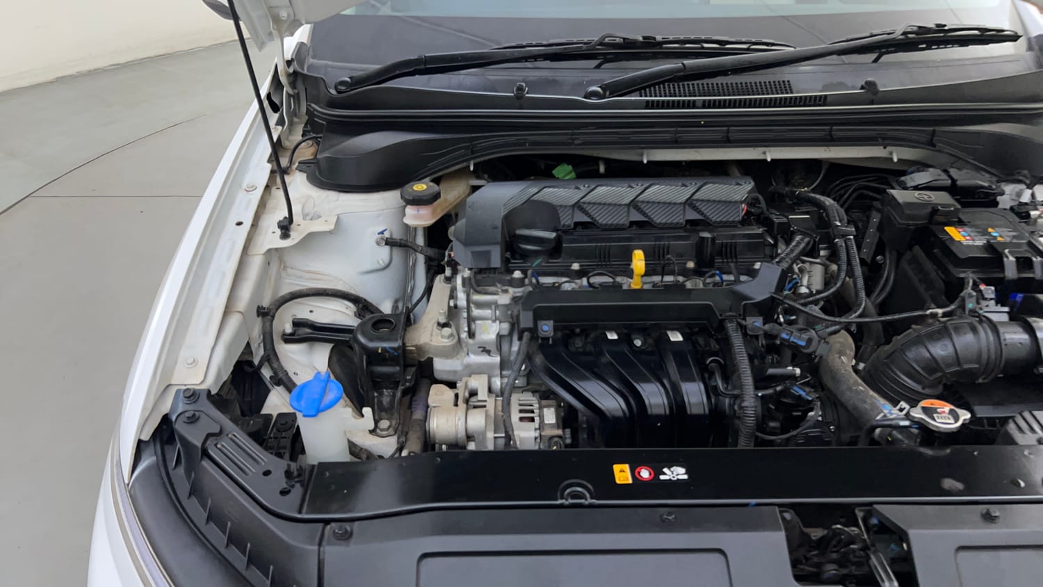 Used 2024 Hyundai Verna SX (O)1.5 Petrol MT Petrol Manual engine ENGINE RIGHT SIDE HINGE & APRON VIEW