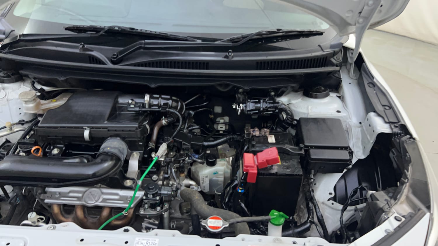 Used 2025 Toyota Glanza V AMT Petrol Automatic engine ENGINE LEFT SIDE HINGE & APRON VIEW