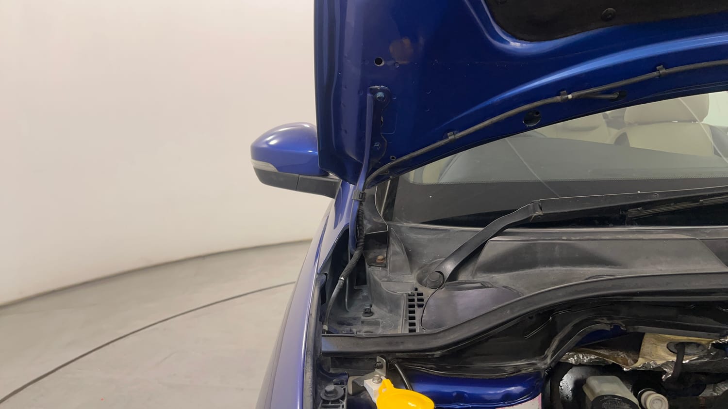 Used 2015 Tata Zest XT Petrol Petrol Manual engine ENGINE RIGHT SIDE HINGE & APRON VIEW