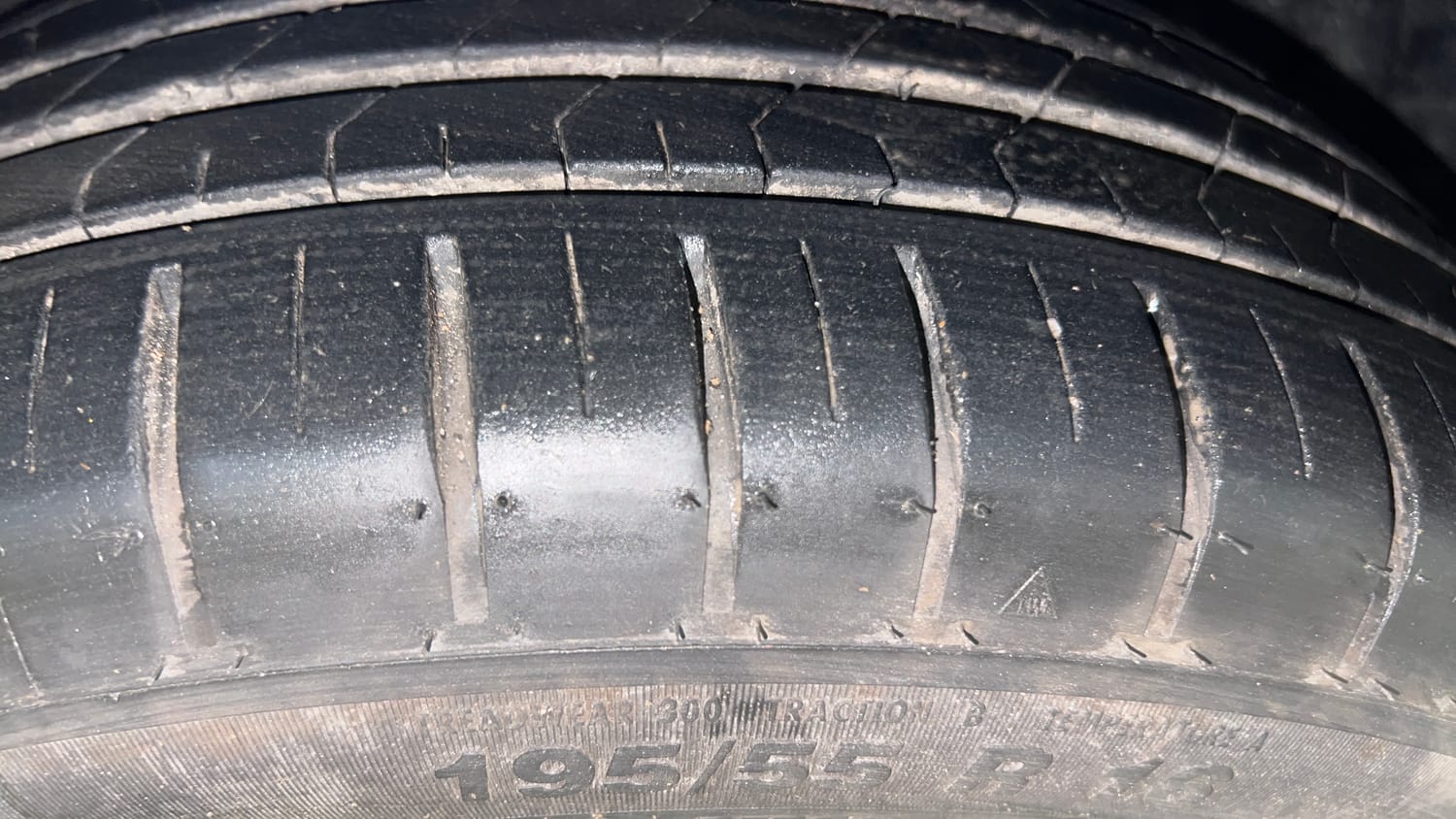 Used 2022 Hyundai i20 N Line N8 1.0 Turbo DCT Dual Tone Petrol Automatic tyres RIGHT FRONT TYRE TREAD VIEW