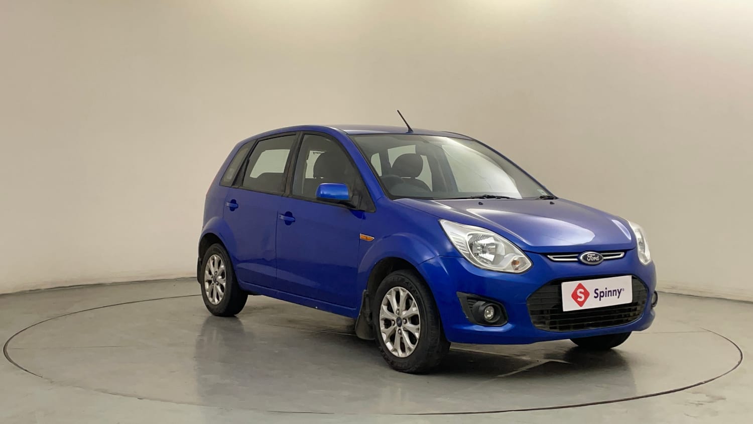 Used 2013 Ford Figo Duratec Petrol Titanium 1.2 Petrol Manual exterior RIGHT FRONT CORNER VIEW