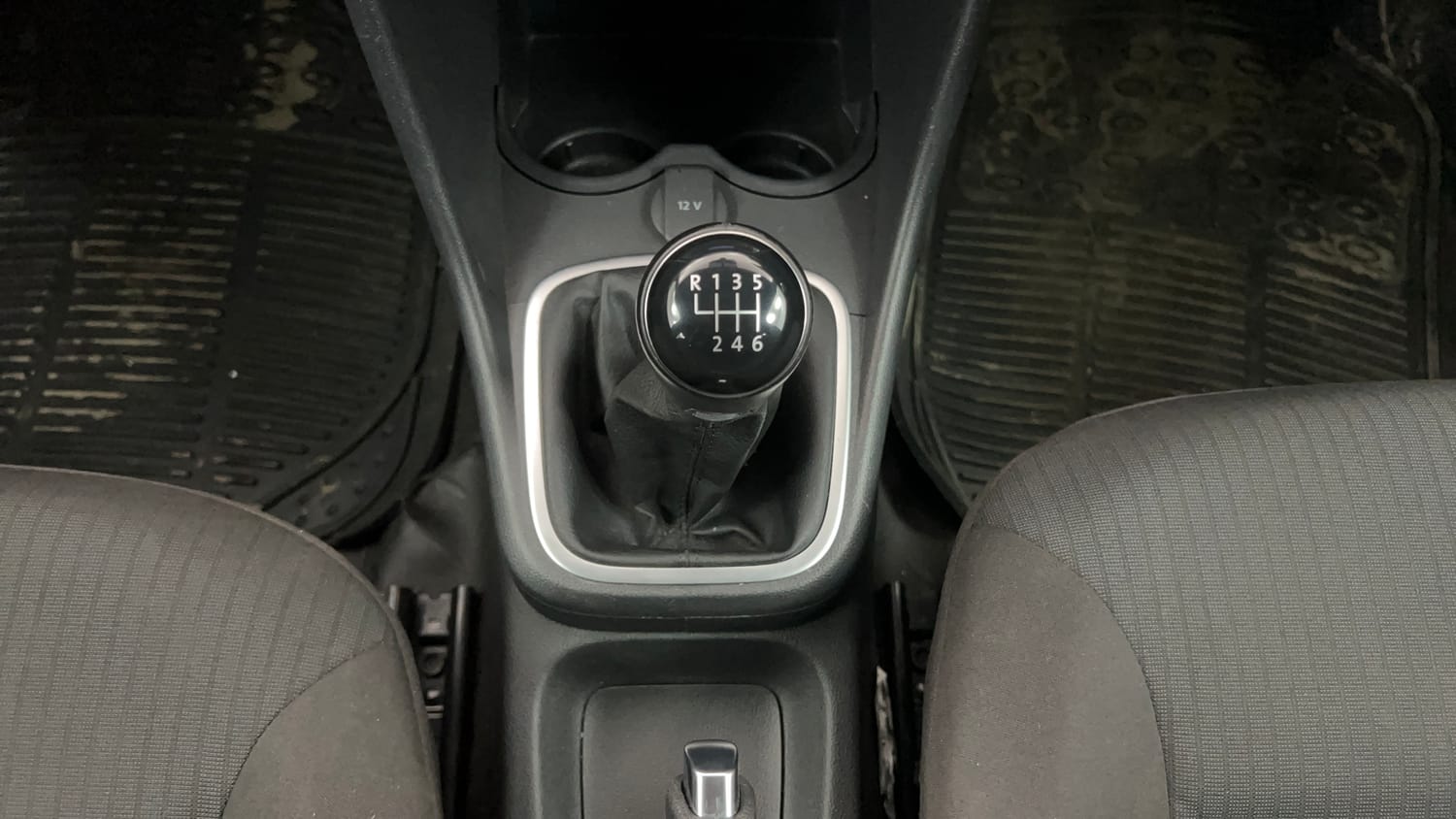 Used 2020 Volkswagen Polo Highline Plus 1.0L TSI Petrol Manual interior GEAR  KNOB VIEW