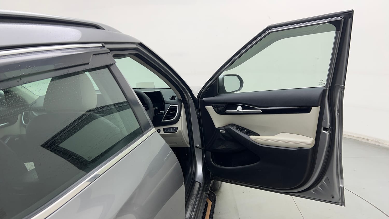 Used 2020 kia Seltos GTX Plus DCT 1.4 Petrol Automatic interior RIGHT FRONT DOOR OPEN VIEW