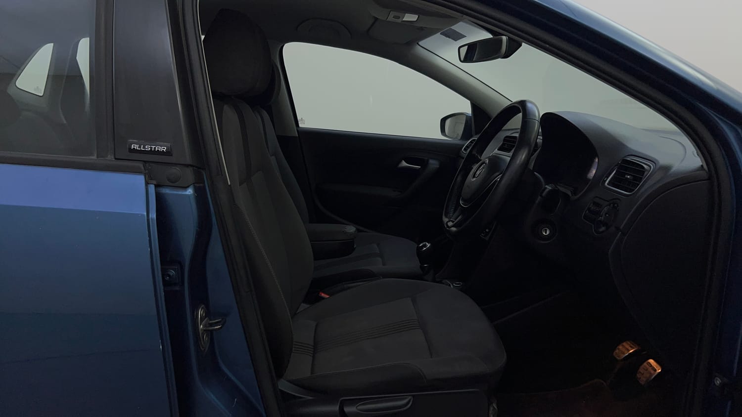 Used 2017 Volkswagen Polo Highline1.2L (P) Petrol Manual interior RIGHT SIDE FRONT DOOR CABIN VIEW