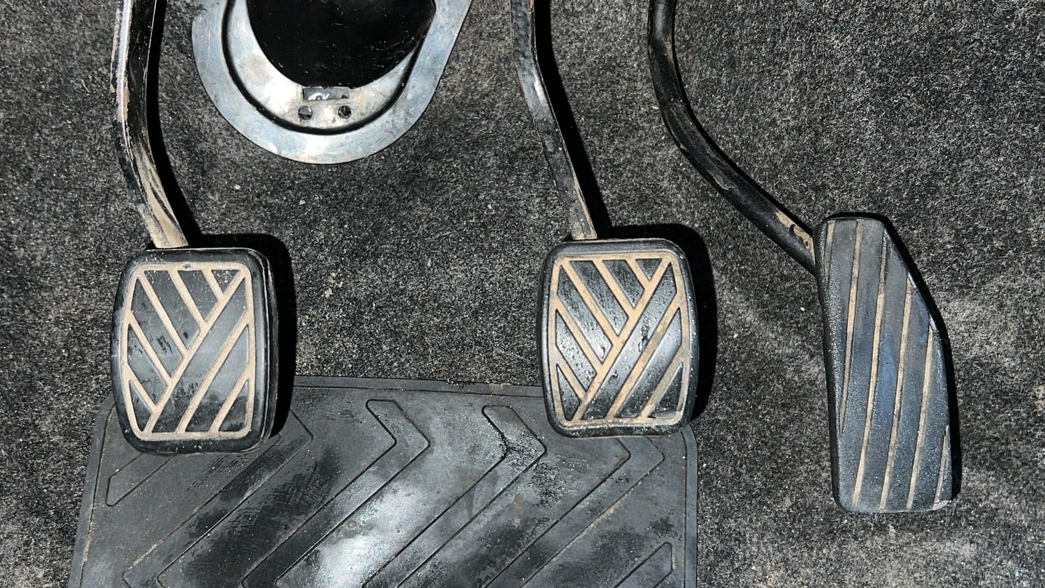 Used 2013 Maruti Suzuki Wagon R VXI Petrol Manual interior PEDALS VIEW