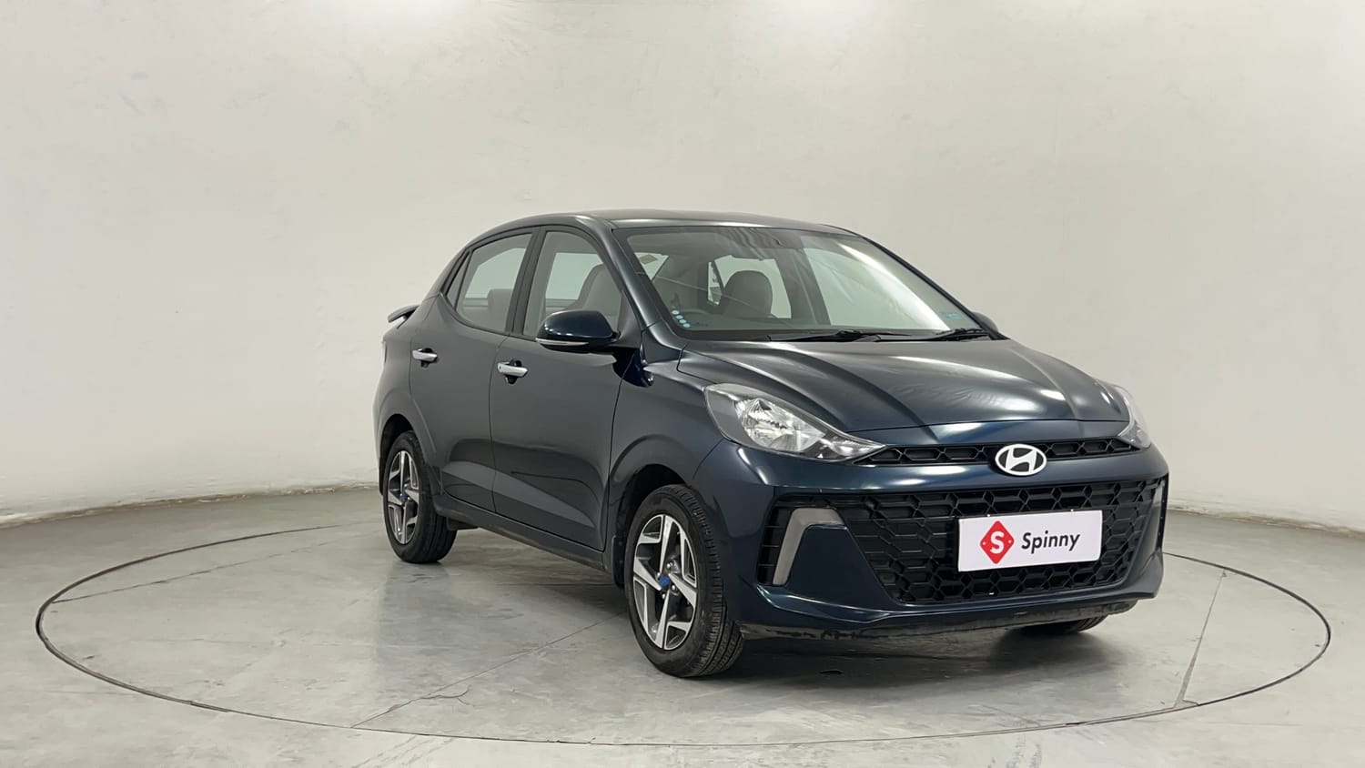 Used 2023 Hyundai Aura SX 1.2 CNG Cng Manual exterior RIGHT FRONT CORNER VIEW