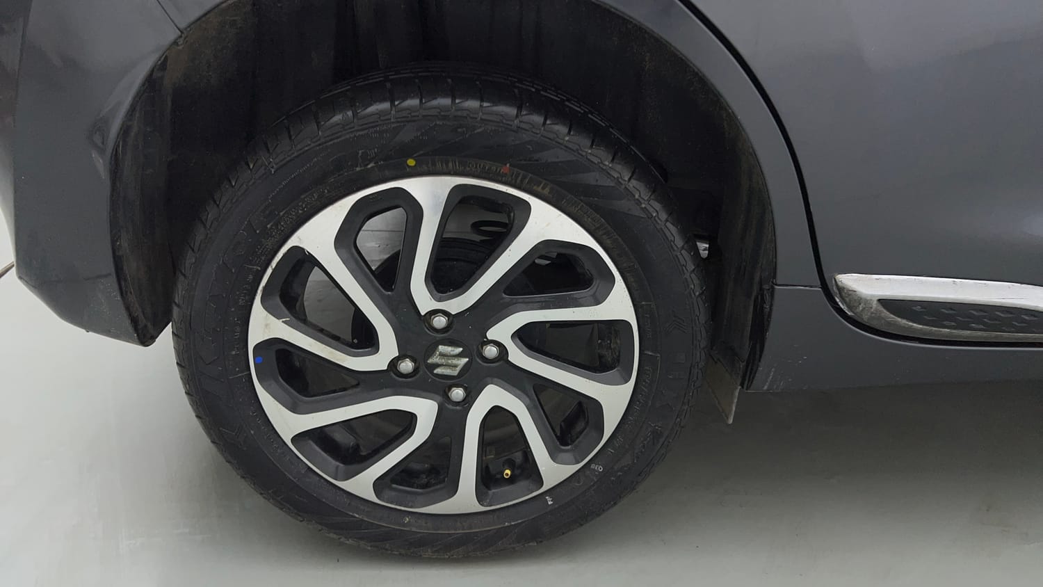 Used 2023 Maruti Suzuki Baleno Alpha MT Petrol Manual tyres RIGHT REAR TYRE RIM VIEW