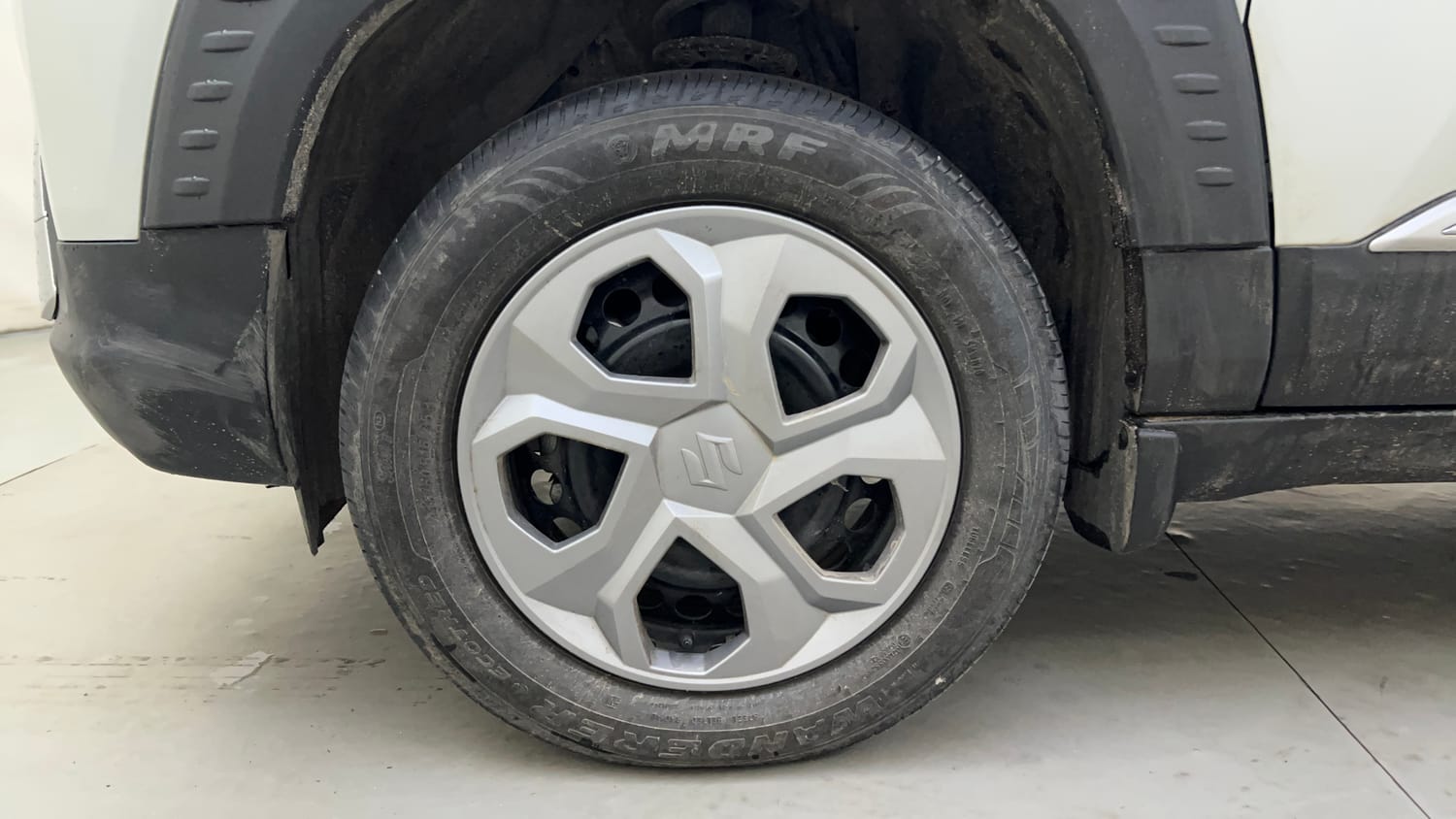 Used 2025 Maruti Suzuki Brezza Vxi AT Petrol Automatic tyres LEFT FRONT TYRE RIM VIEW