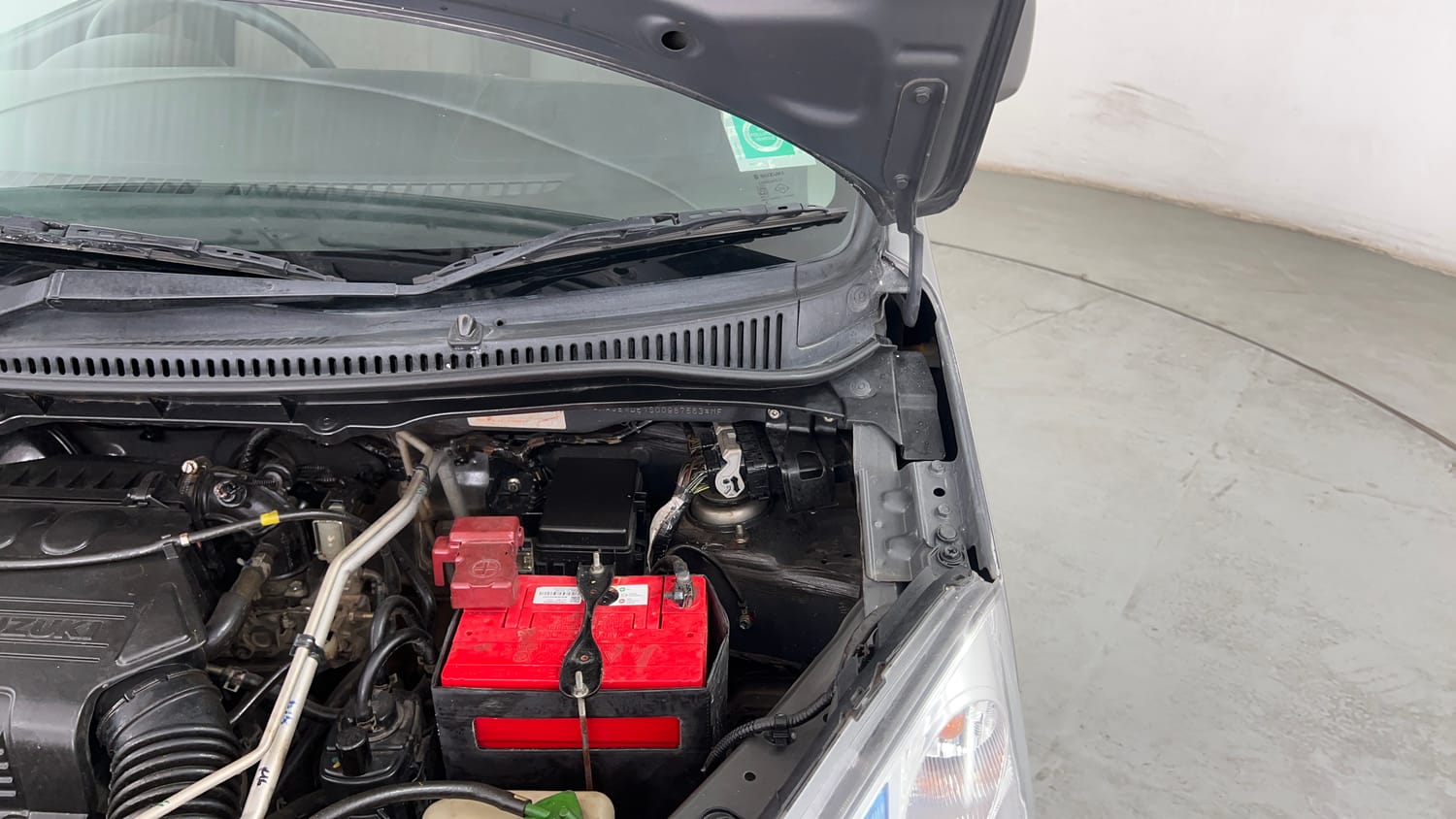 Used 2015 Maruti Suzuki Wagon R VXI Petrol Manual engine ENGINE LEFT SIDE HINGE & APRON VIEW