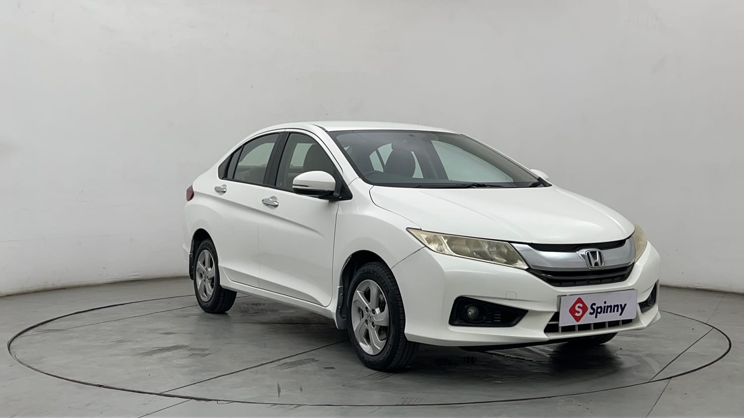 Used 2014 Honda City V Petrol Manual exterior RIGHT FRONT CORNER VIEW