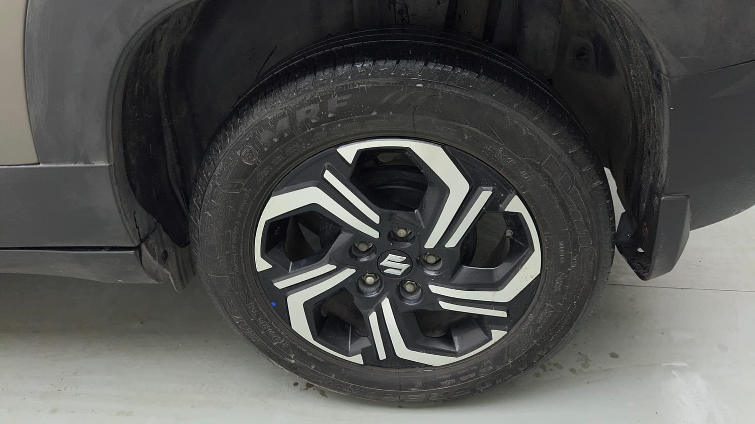 Used 2024 Maruti Suzuki Brezza ZXi Plus AT Petrol Automatic tyres LEFT REAR TYRE RIM VIEW