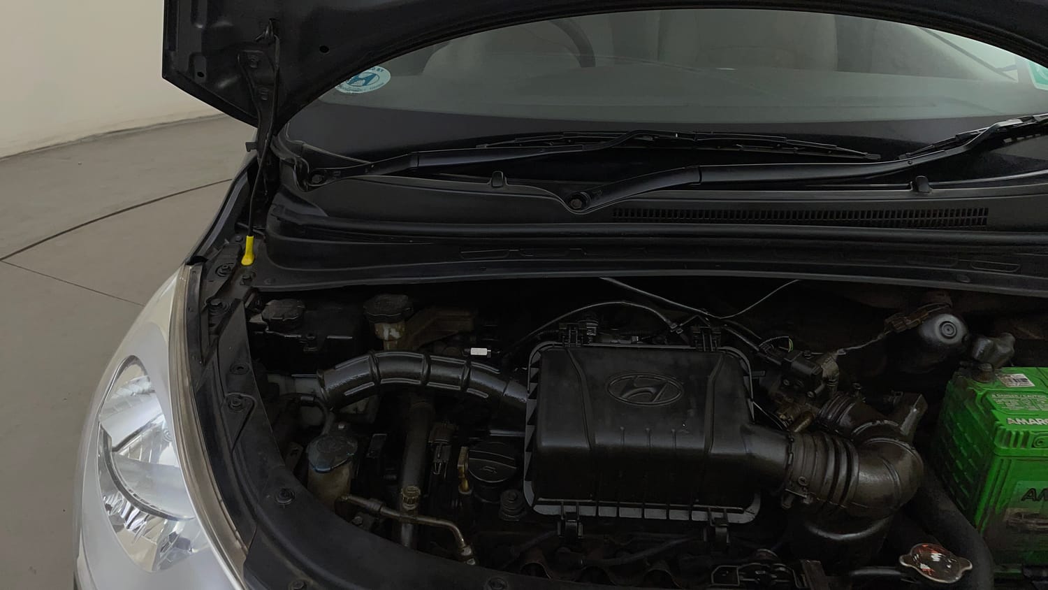 Used 2011 Hyundai i10 Era 1.1 iRDE2 Petrol Manual engine ENGINE RIGHT SIDE HINGE & APRON VIEW