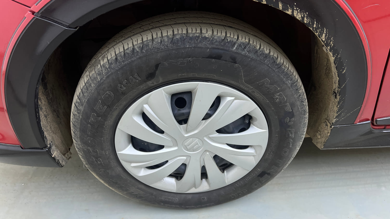 Used 2024 Maruti Suzuki Swift VXi Petrol Manual tyres LEFT FRONT TYRE RIM VIEW
