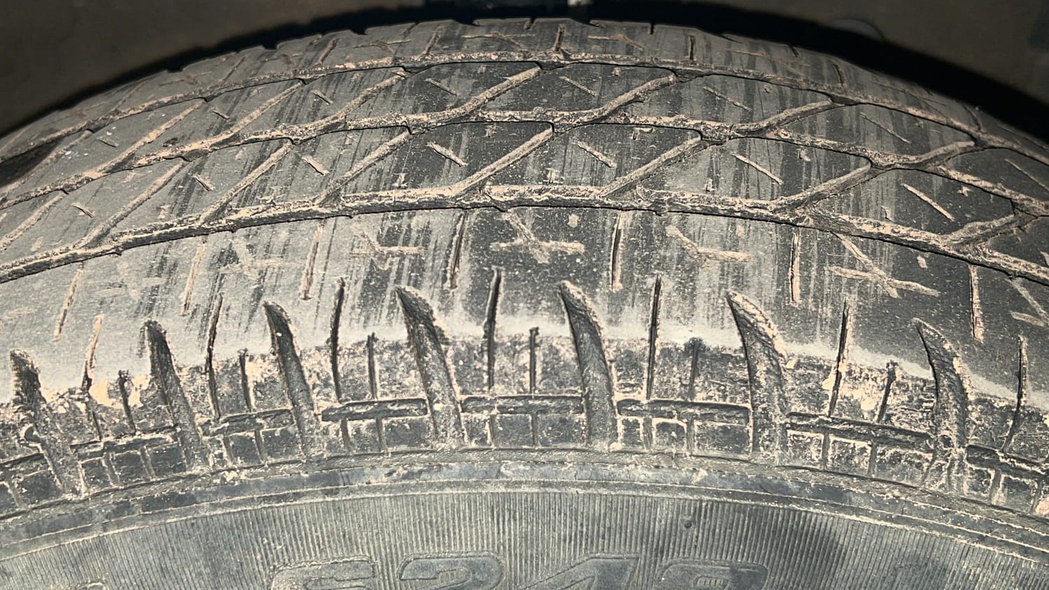 Used 2016 Maruti Suzuki Swift VXi Petrol Manual tyres RIGHT FRONT TYRE TREAD VIEW