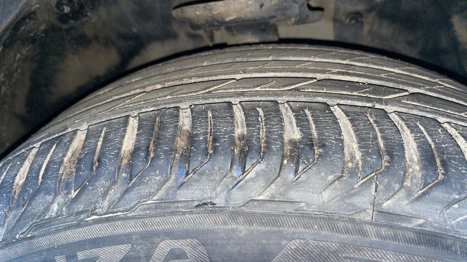 Used 2022 Jeep Compass Model S (O) Diesel 4x4 AT Diesel Automatic tyres RIGHT FRONT TYRE TREAD VIEW
