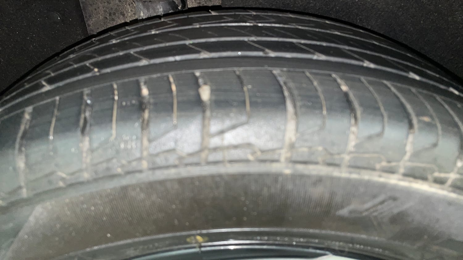 Used 2023 Hyundai Alcazar Prestige 7 STR 1.5 Diesel Diesel Manual tyres RIGHT REAR TYRE TREAD VIEW