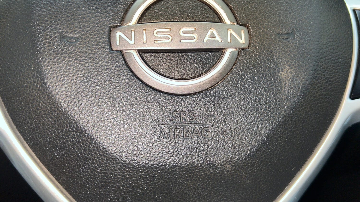 Used 2022 Nissan Magnite XV Turbo CVT Petrol Automatic top_features Airbags