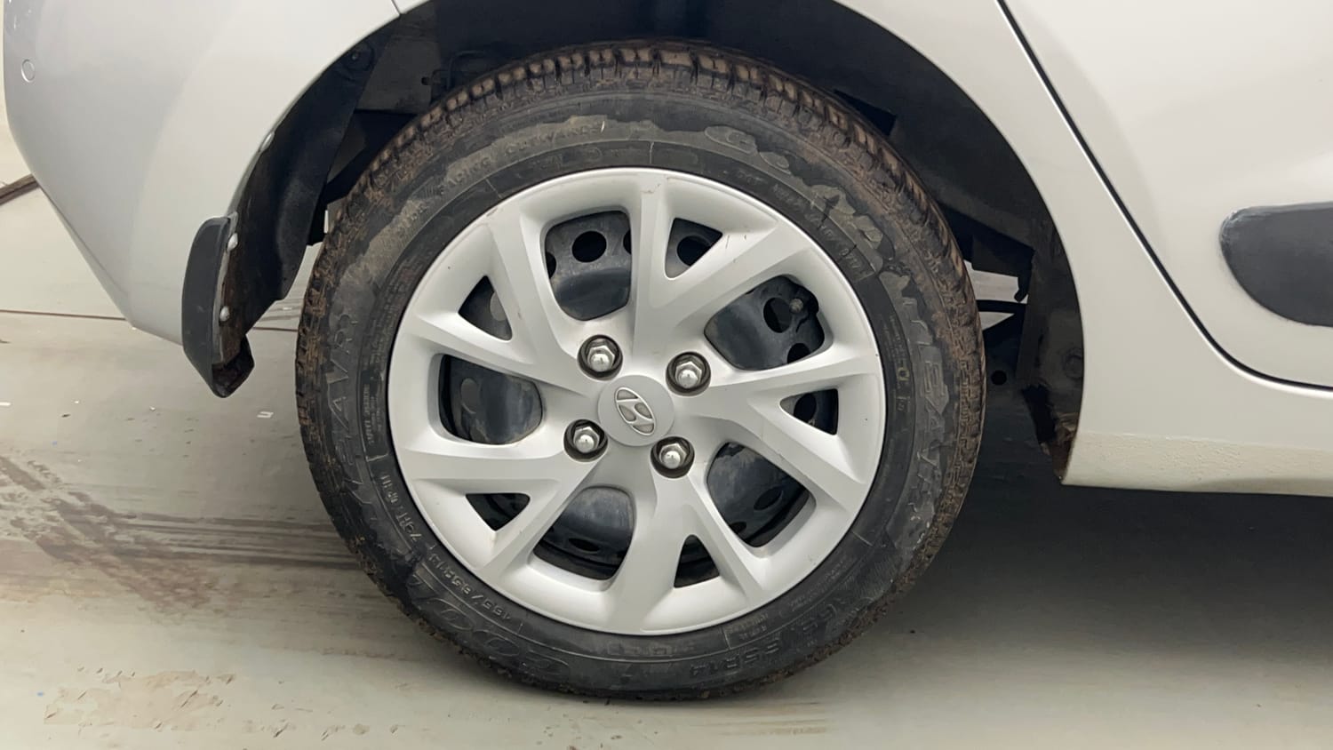 Used 2017 Hyundai Grand i10 Sportz 1.2 Kappa VTVT Petrol Manual tyres RIGHT REAR TYRE RIM VIEW