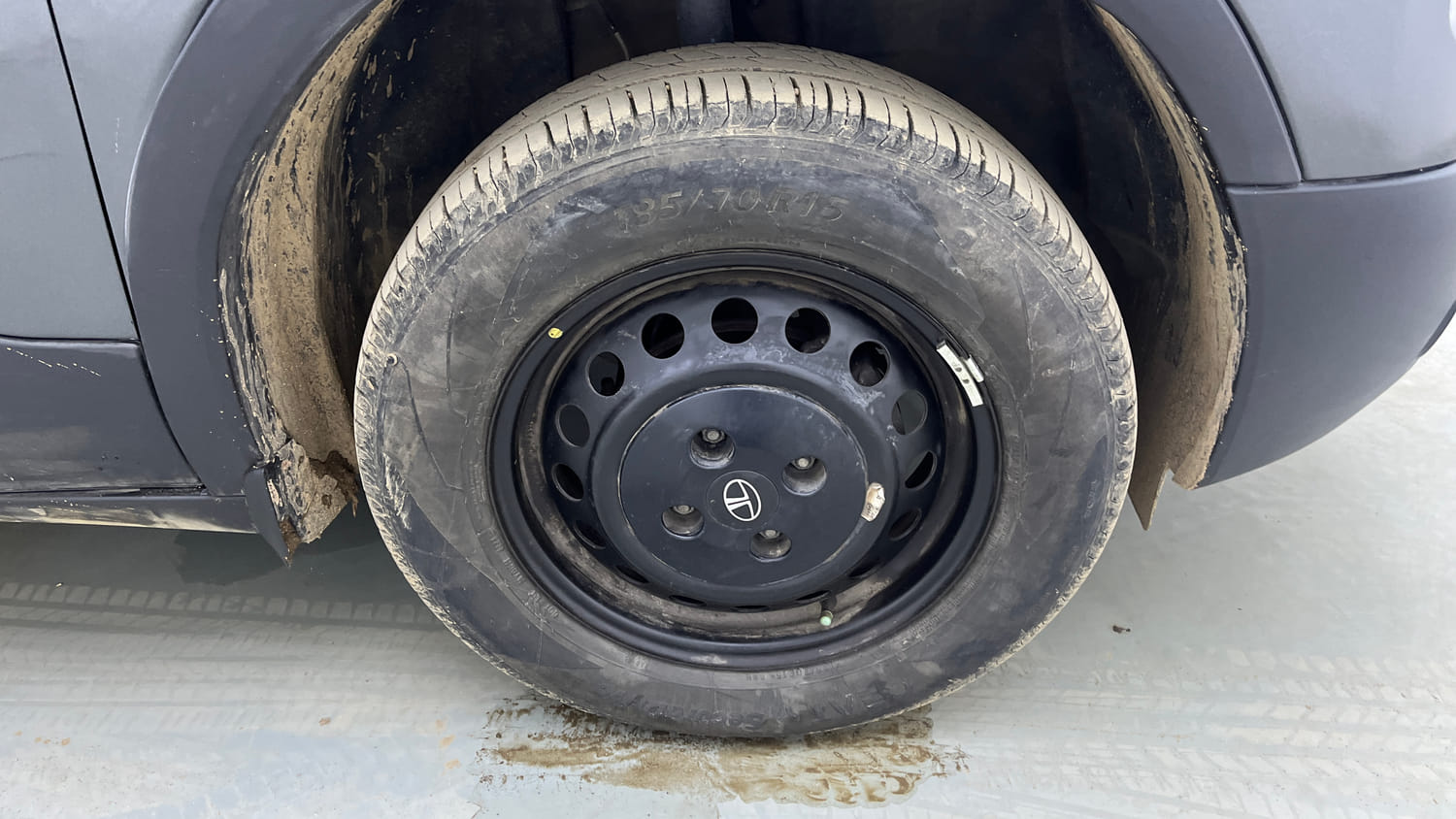 Used 2024 Tata Punch Pure MT Petrol Manual tyres RIGHT FRONT TYRE RIM VIEW