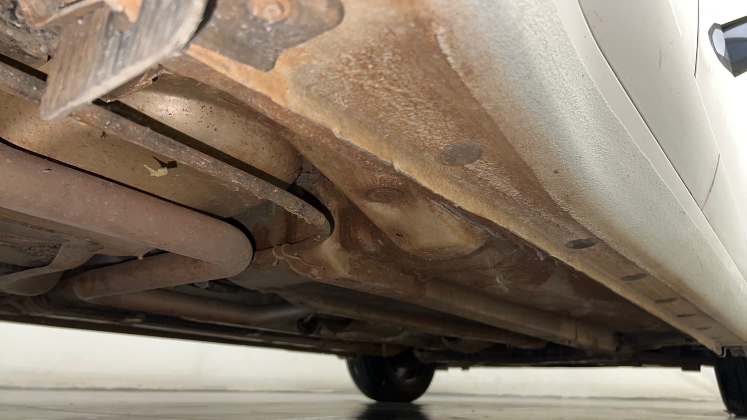 Used 2024 Hyundai Verna SX (O)1.5 Petrol MT Petrol Manual extra REAR RIGHT UNDERBODY VIEW