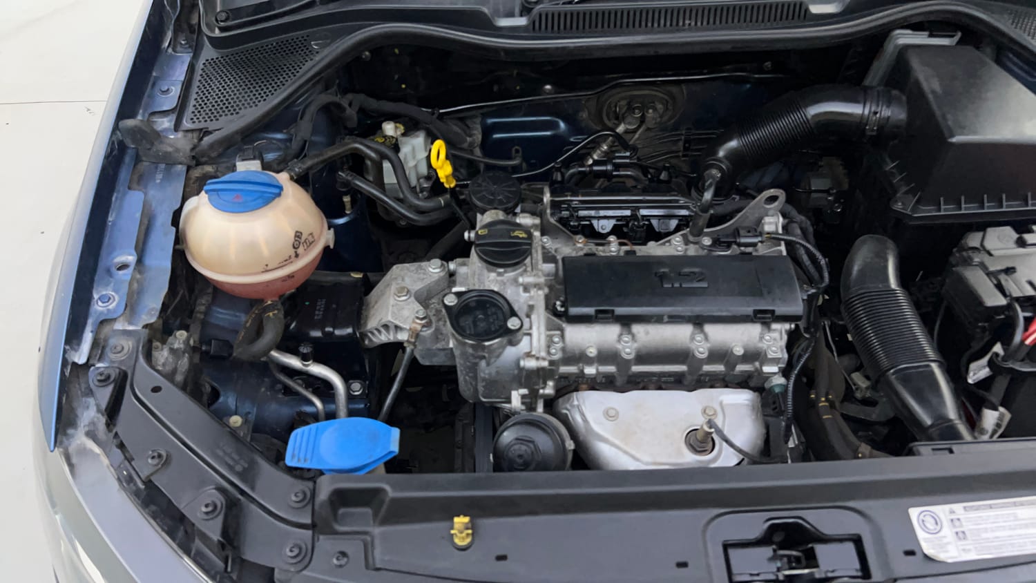 Used 2017 Volkswagen Polo Highline1.2L (P) Petrol Manual engine ENGINE RIGHT SIDE VIEW