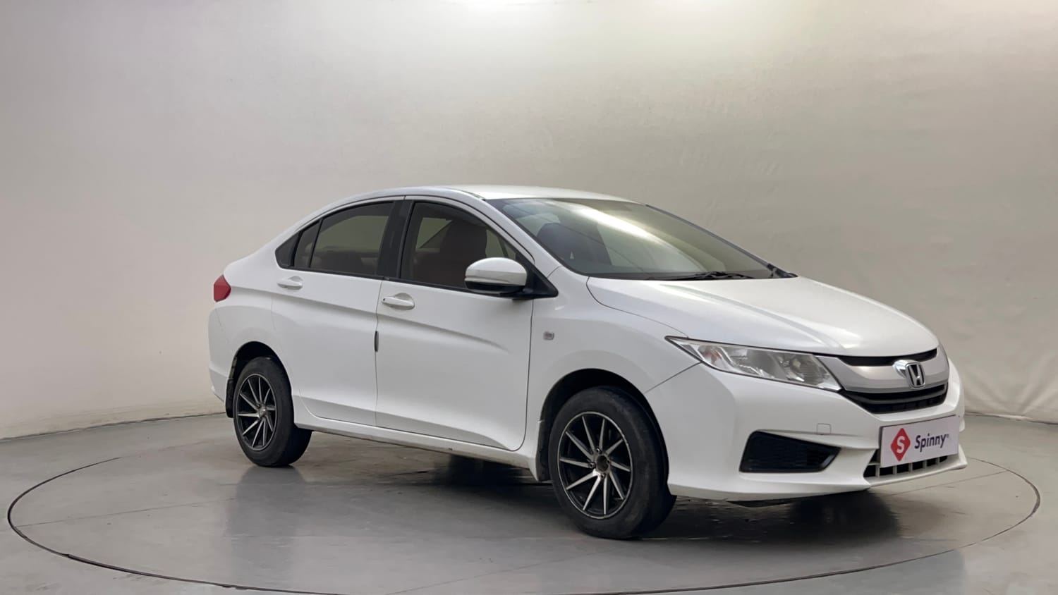 Used 2015 Honda City SV CVT Petrol Automatic exterior RIGHT FRONT CORNER VIEW