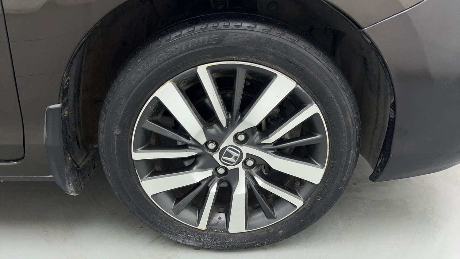 Used 2021 Honda City ZX CVT Petrol Petrol Automatic tyres RIGHT FRONT TYRE RIM VIEW