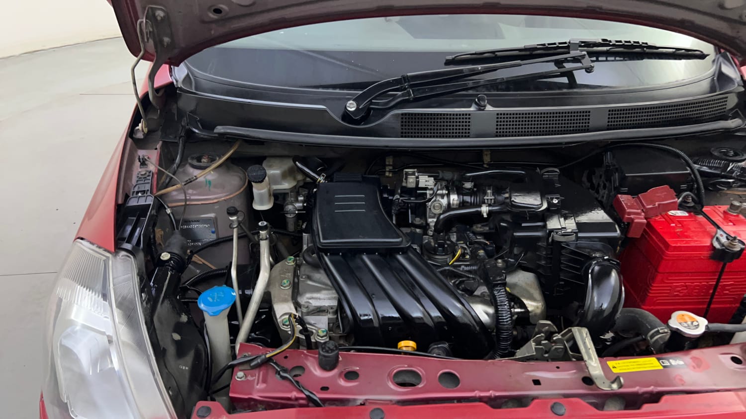 Used 2016 Datsun GO A Petrol Manual engine ENGINE RIGHT SIDE HINGE & APRON VIEW