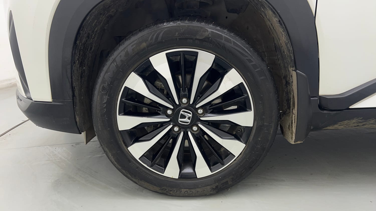Used 2024 Honda Elevate ZX CVT Petrol Automatic tyres LEFT FRONT TYRE RIM VIEW