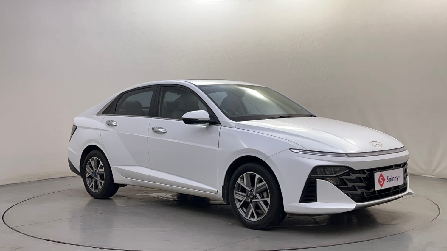 Used 2024 Hyundai Verna SX (O)1.5 Petrol MT Petrol Manual exterior RIGHT FRONT CORNER VIEW