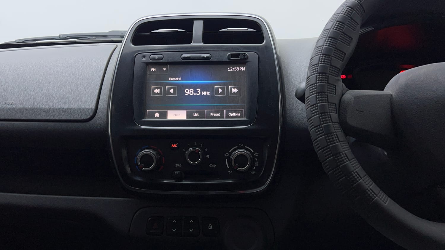 Used 2016 Renault Kwid RXT Petrol Manual interior MUSIC SYSTEM & AC CONTROL VIEW