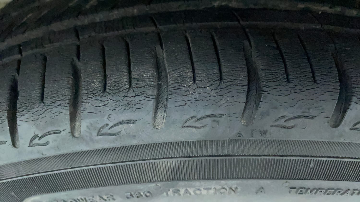 Used 2023 Hyundai Grand i10 Nios Sportz 1.2 Kappa VTVT CNG Cng Manual tyres RIGHT REAR TYRE TREAD VIEW