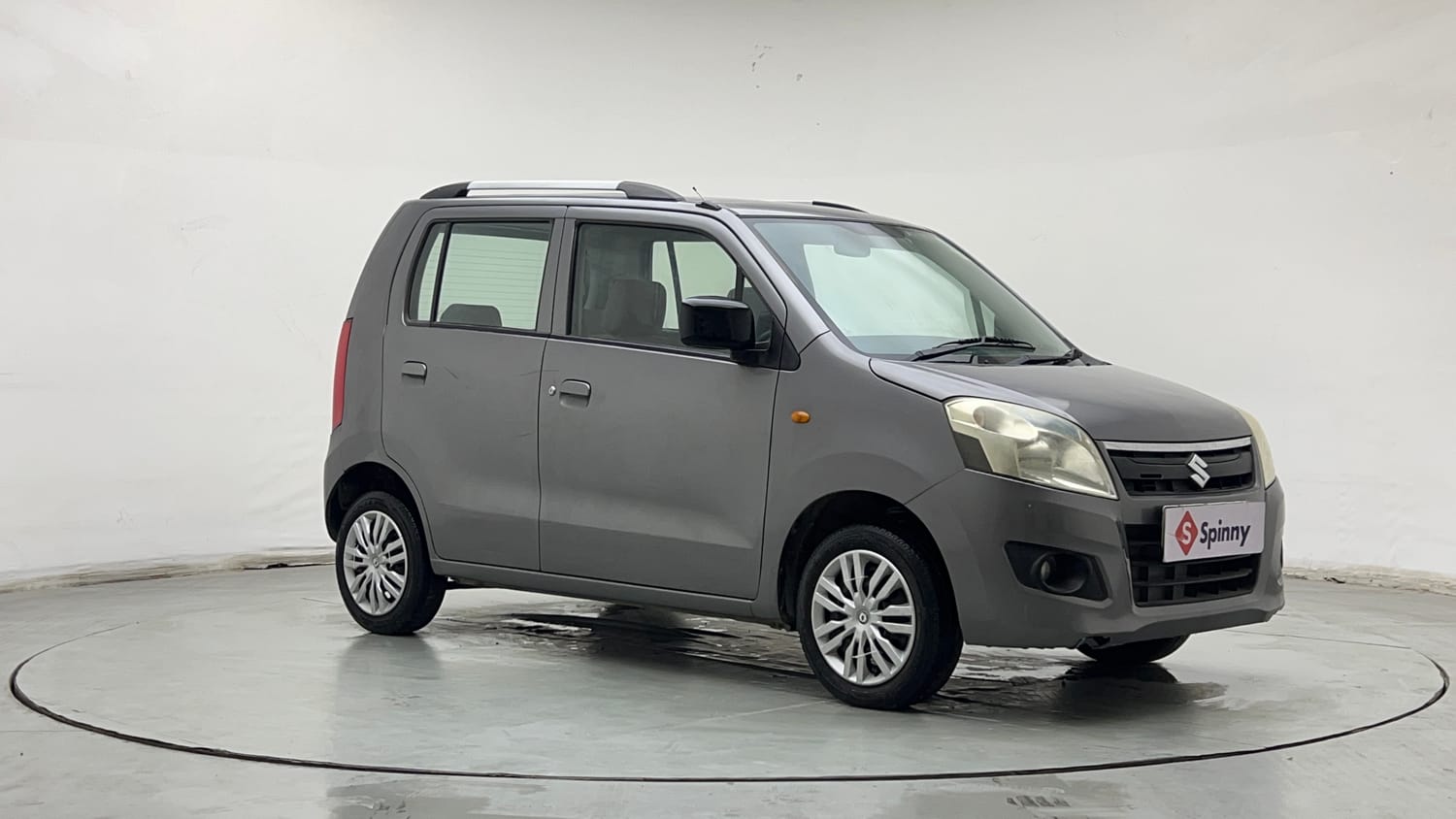 Used 2013 Maruti Suzuki Wagon R VXI Petrol Manual exterior RIGHT FRONT CORNER VIEW