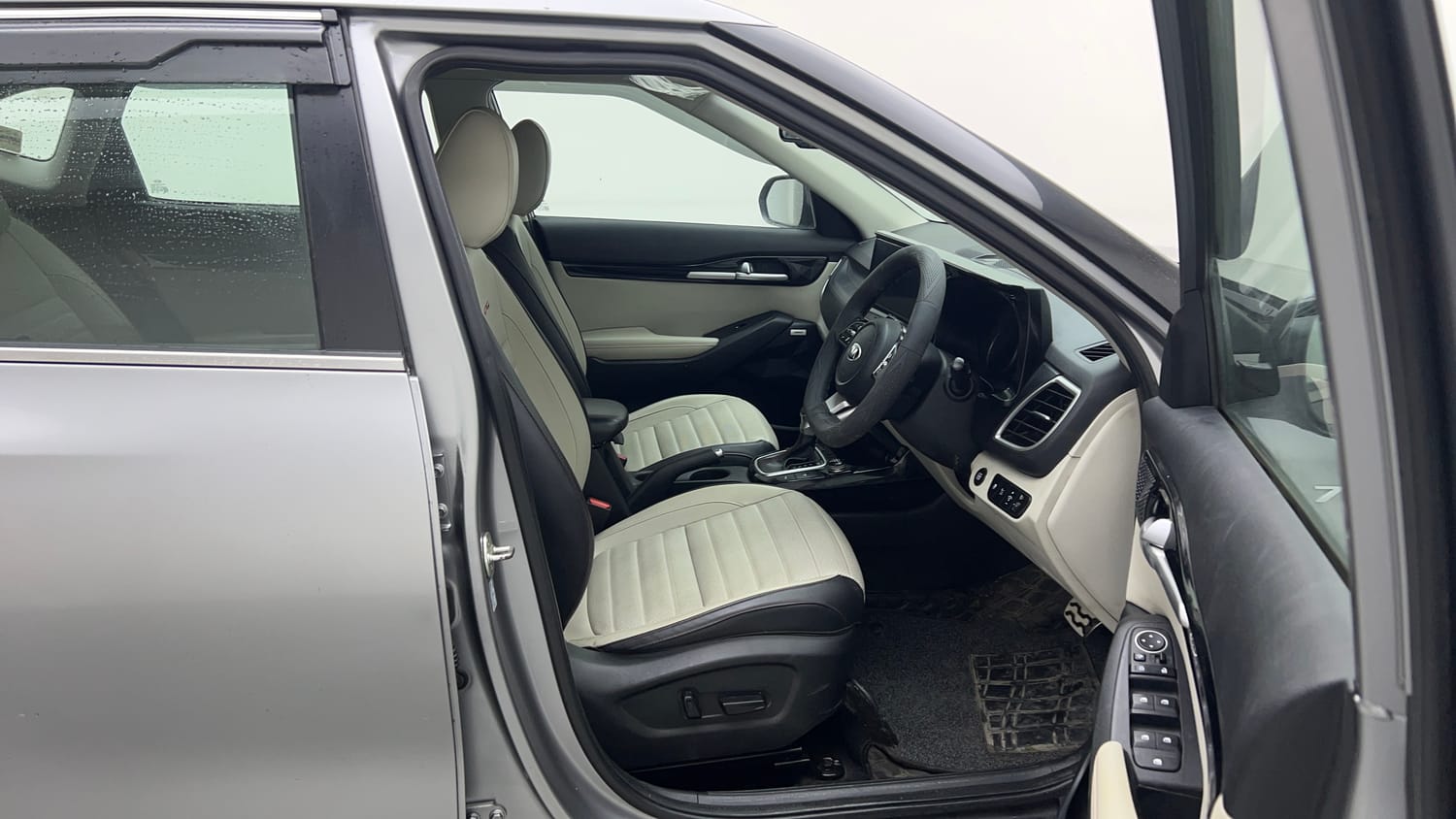 Used 2020 kia Seltos GTX Plus DCT 1.4 Petrol Automatic interior RIGHT SIDE FRONT DOOR CABIN VIEW