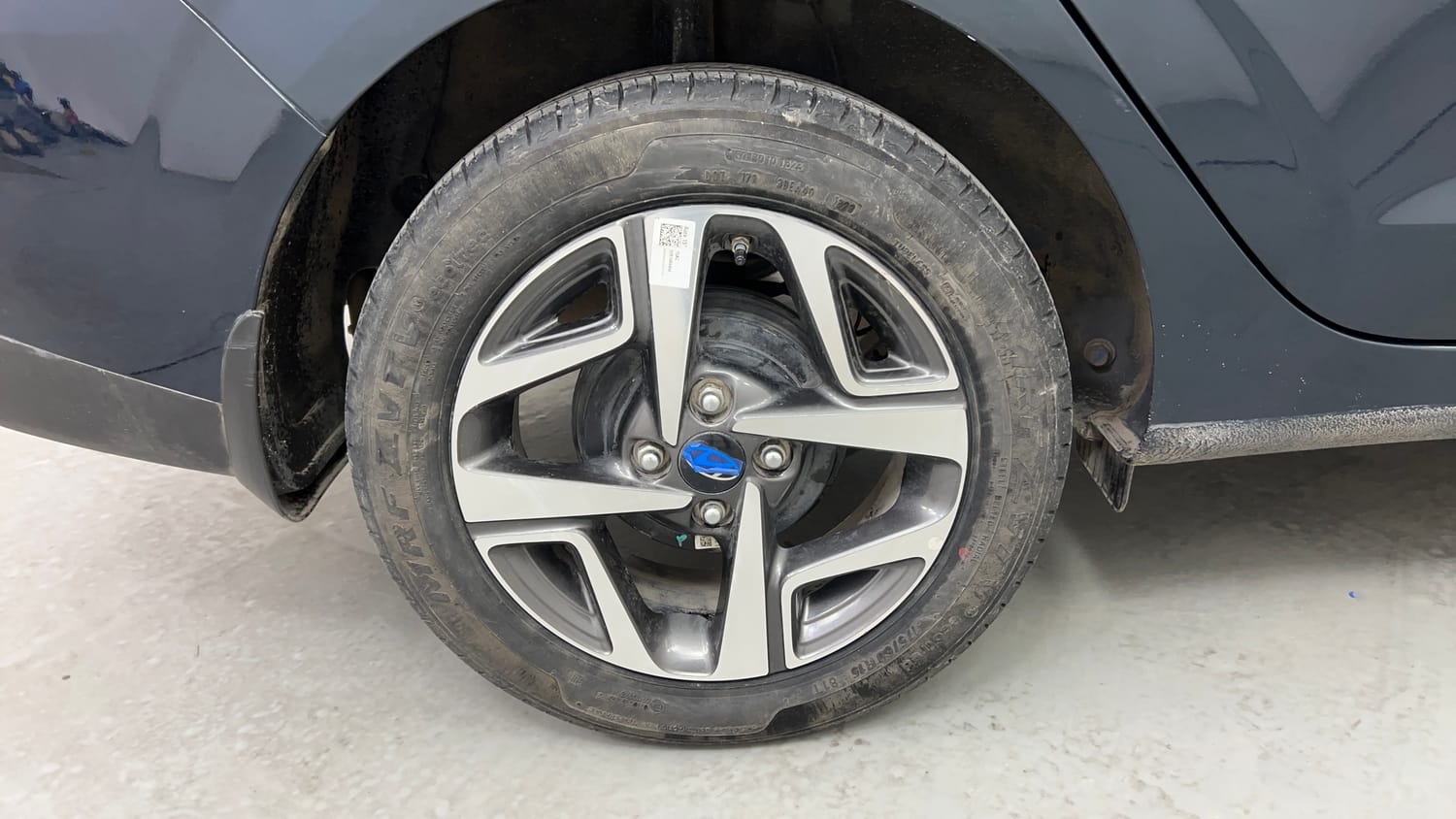 Used 2023 Hyundai Aura SX 1.2 CNG Cng Manual tyres RIGHT REAR TYRE RIM VIEW