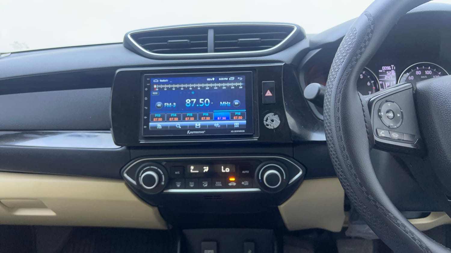 Used 2018 Honda Amaze 1.2 V CVT Petrol Petrol Automatic interior MUSIC SYSTEM & AC CONTROL VIEW