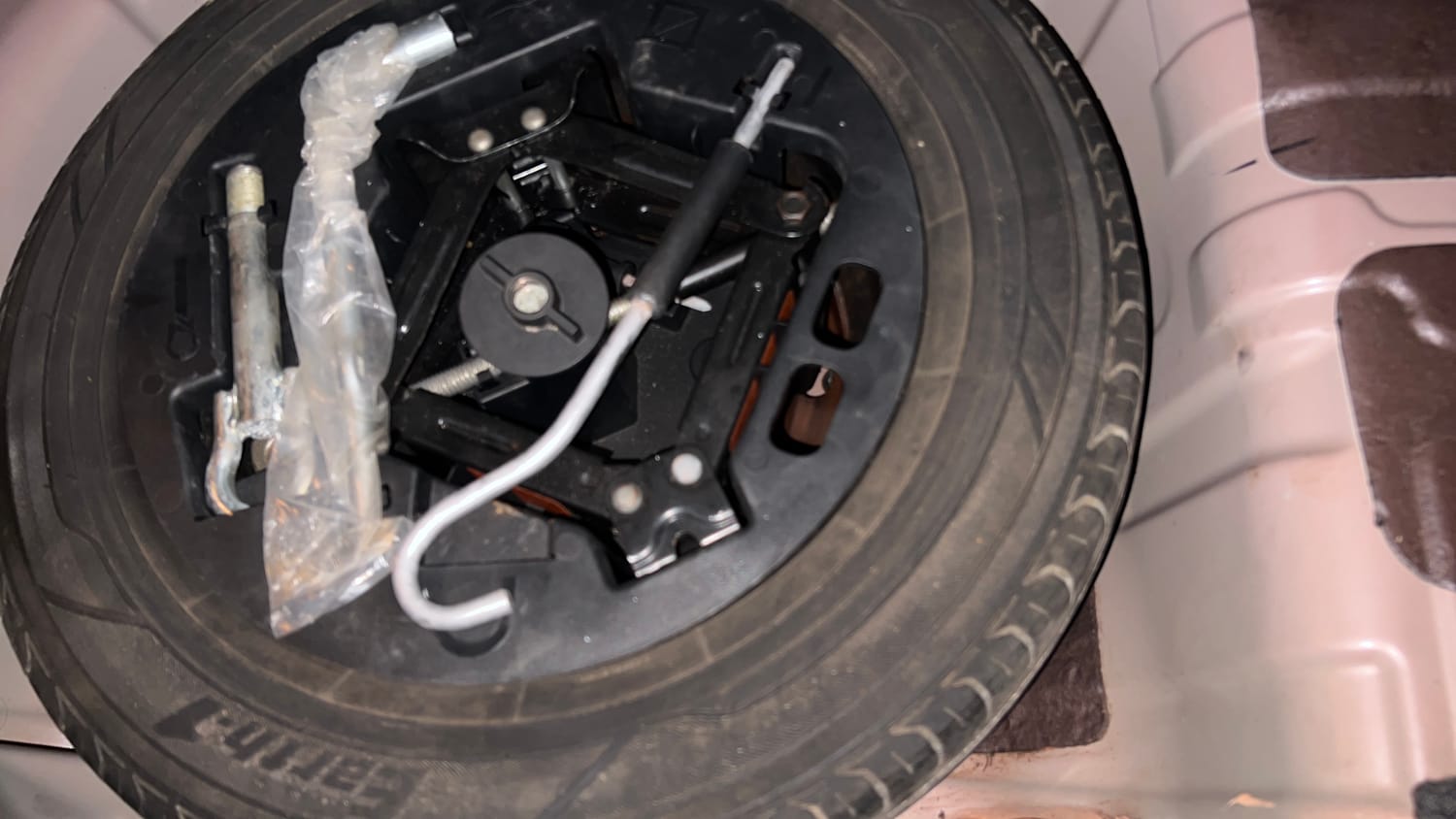 Used 2016 Mahindra KUV100 K6+ 6 STR Petrol Manual tyres SPARE TYRE VIEW