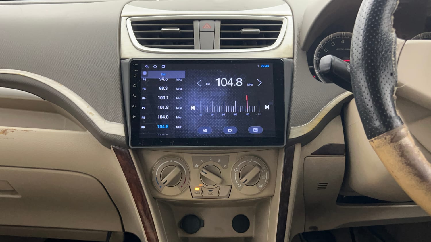 Used 2013 Maruti Suzuki Ertiga Vxi Petrol Manual top_features Integrated (in-dash) music system