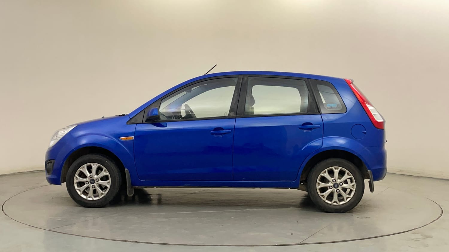 Used 2013 Ford Figo Duratec Petrol Titanium 1.2 Petrol Manual exterior LEFT SIDE VIEW