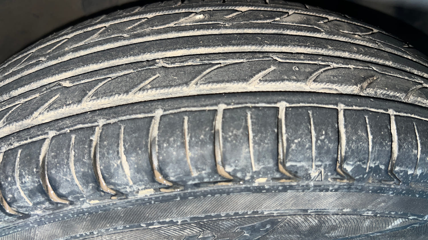 Used 2018 Renault Kwid CLIMBER 1.0 AMT Petrol Automatic tyres RIGHT FRONT TYRE TREAD VIEW