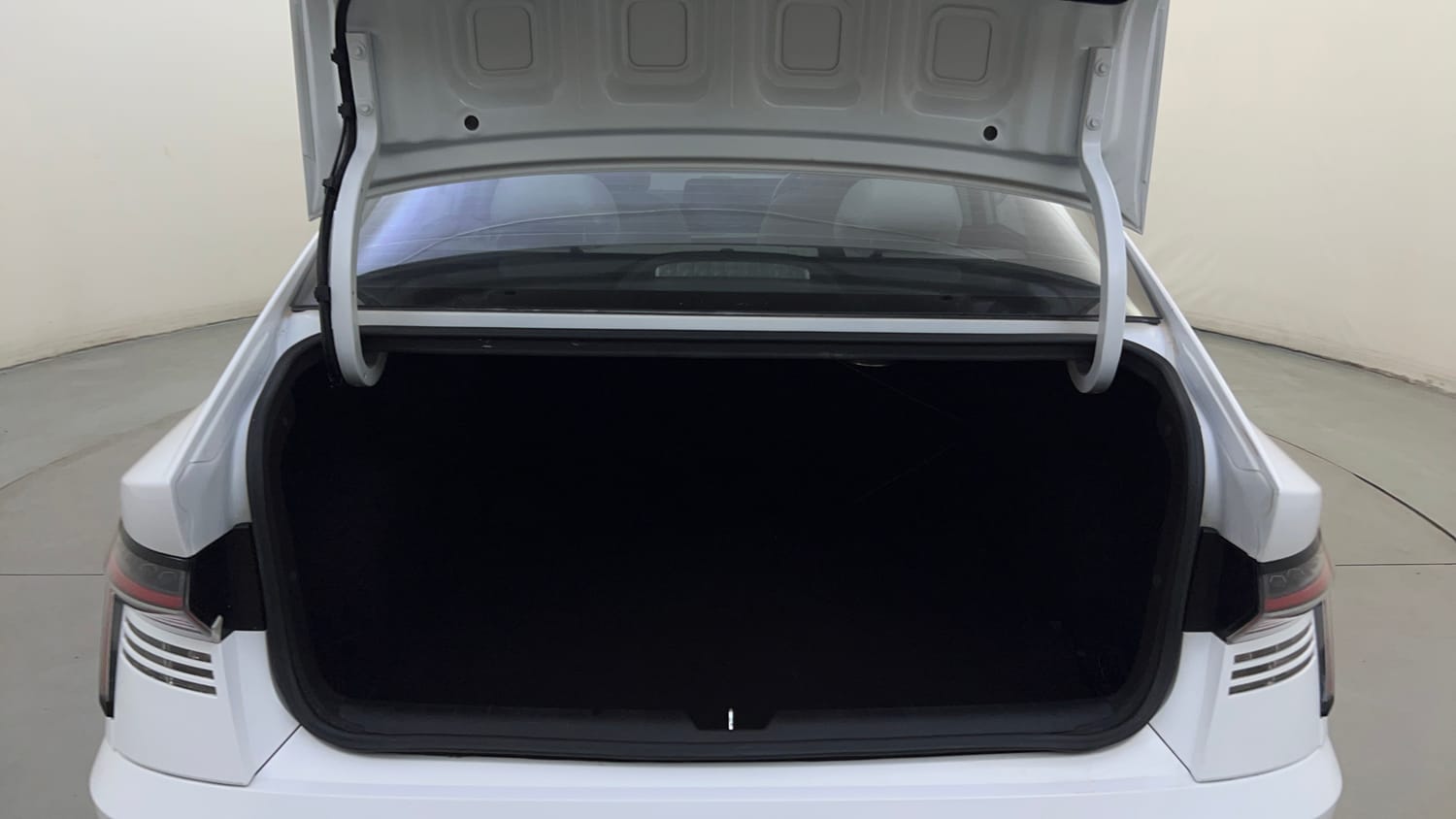 Used 2024 Hyundai Verna SX (O)1.5 Petrol MT Petrol Manual interior DICKY INSIDE VIEW