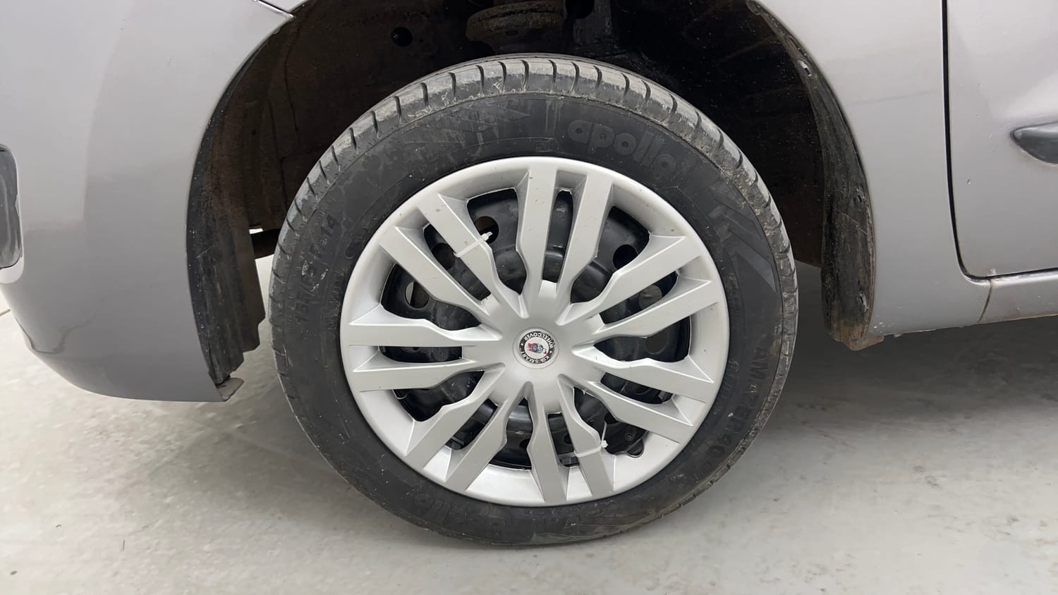 Used 2015 Maruti Suzuki Wagon R VXI Petrol Manual tyres LEFT FRONT TYRE RIM VIEW