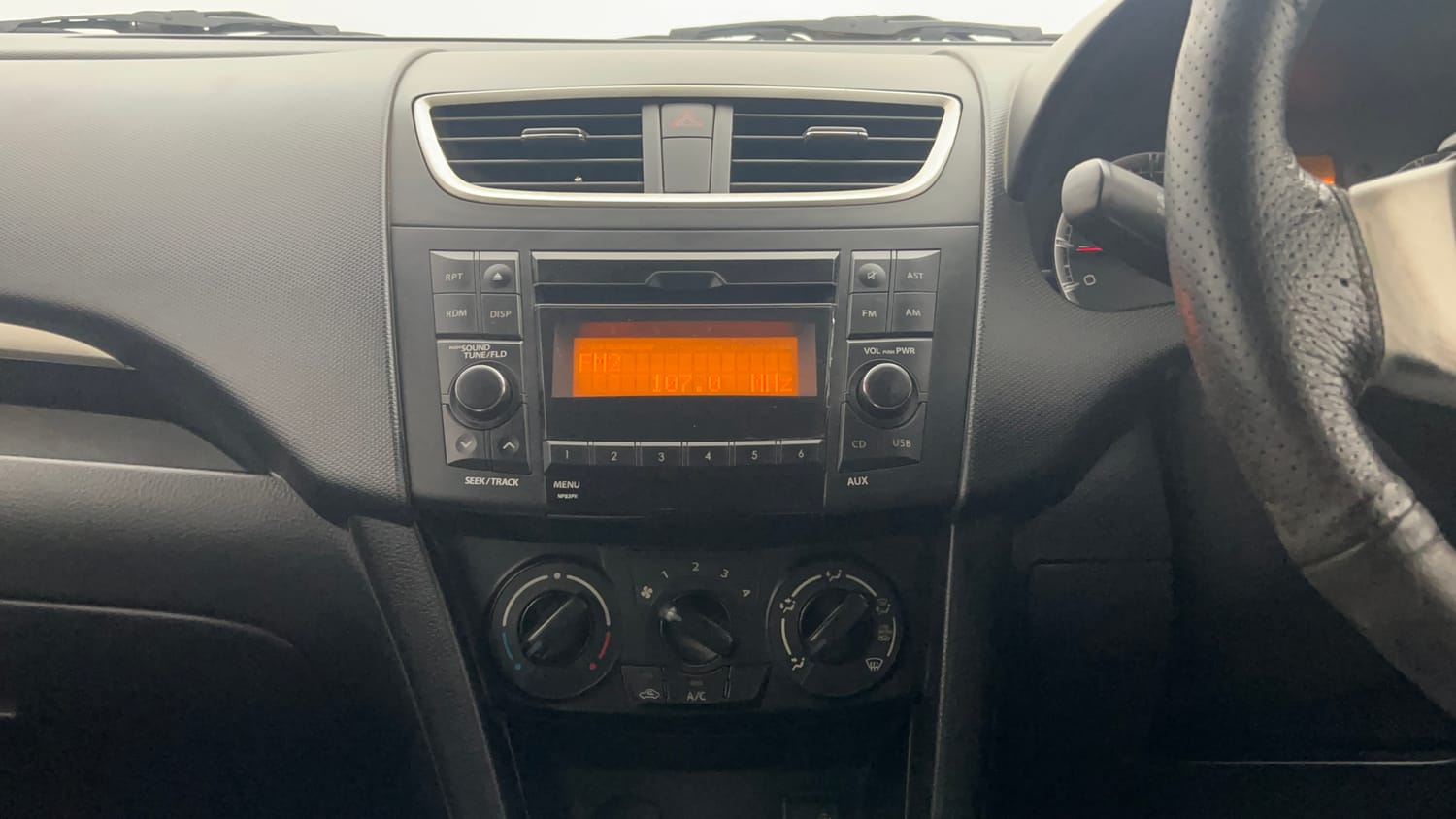 Used 2016 Maruti Suzuki Swift VXi Petrol Manual top_features Integrated (in-dash) music system