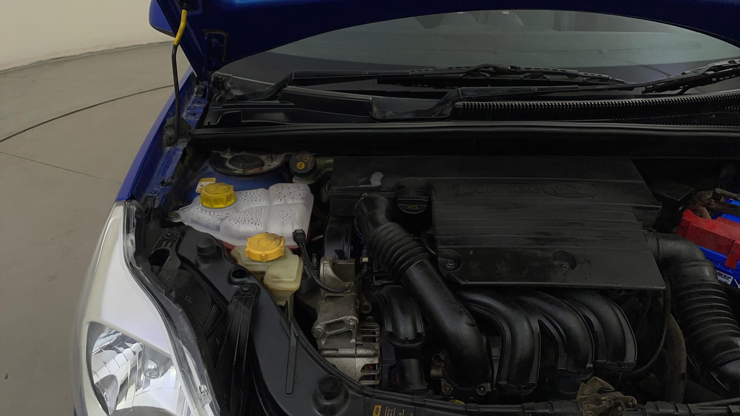 Used 2013 Ford Figo Duratec Petrol Titanium 1.2 Petrol Manual engine ENGINE RIGHT SIDE HINGE & APRON VIEW