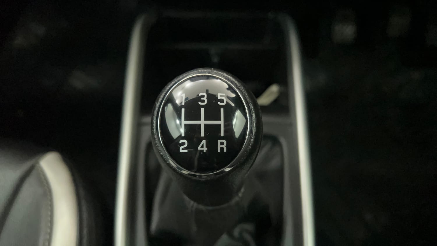 Used 2017 Maruti Suzuki Baleno Alpha 1.2 Petrol Manual interior GEAR  KNOB VIEW