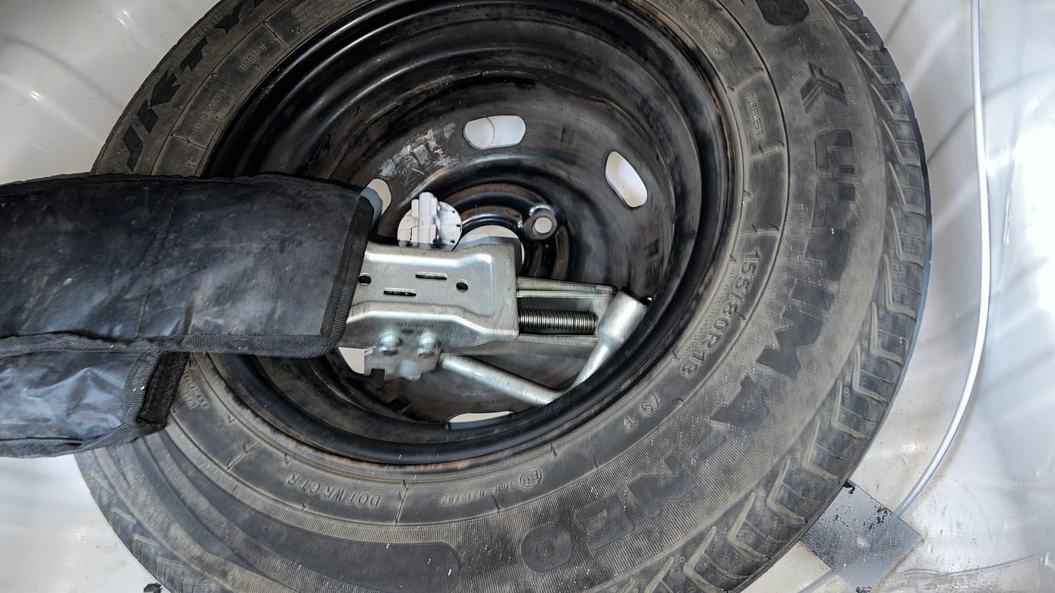 Used 2016 Renault Kwid RXT Petrol Manual tyres SPARE TYRE VIEW
